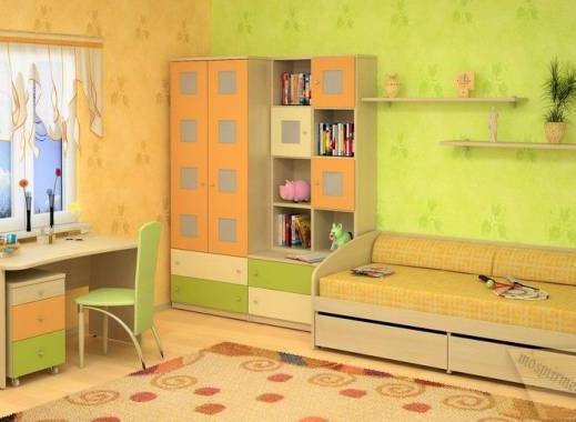Детская для девочки с мебелью яркого цвета