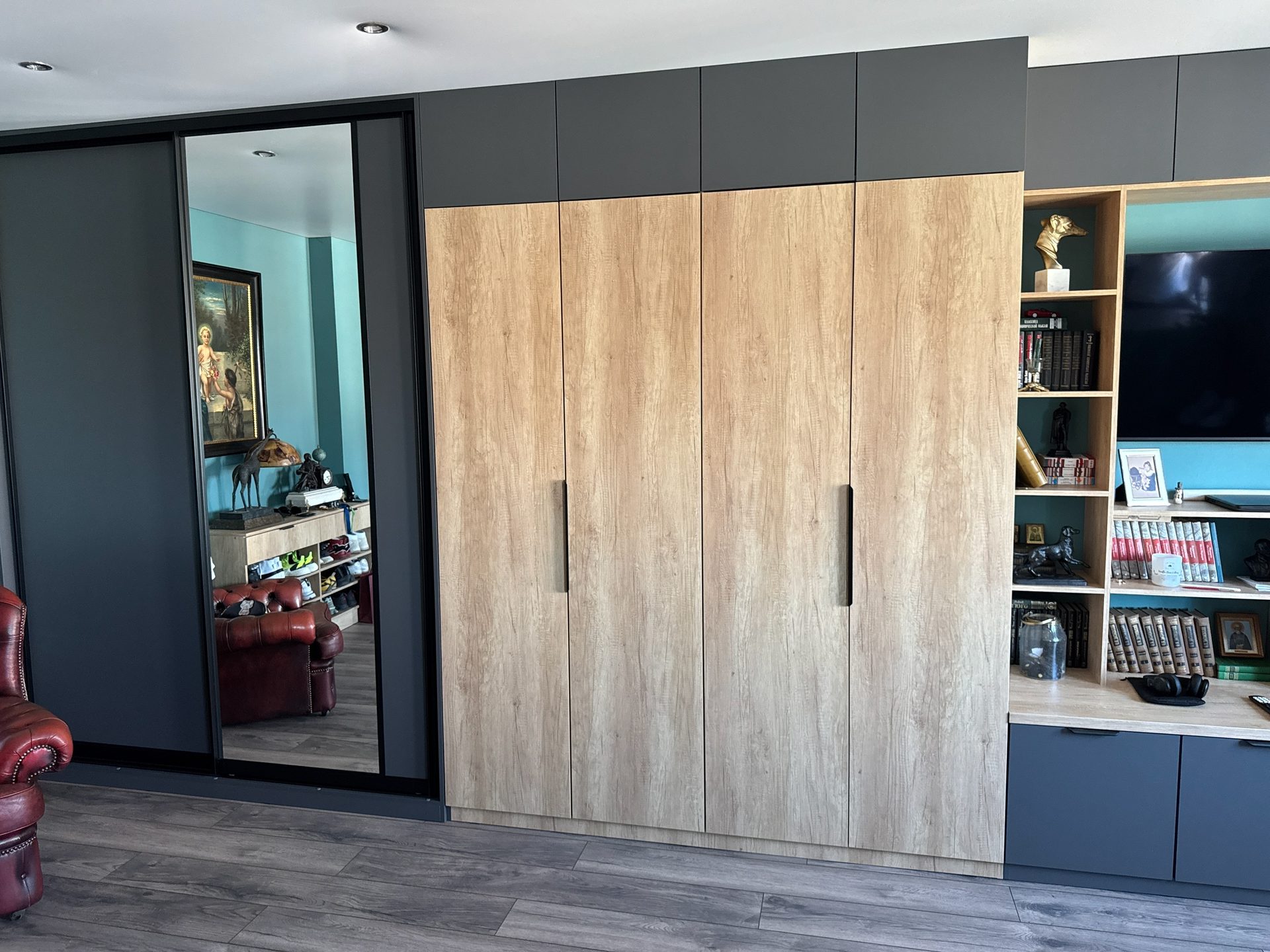 Стенка в гостиную со шкафом Ирвента Стенка в гостиную со шкафом Ирвента